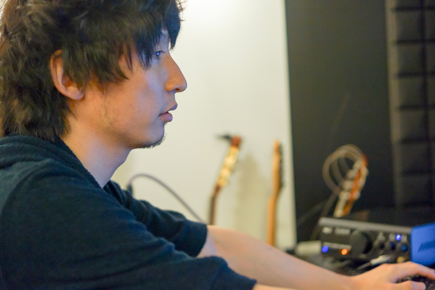 制作中の伊藤 賢 氏