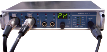 マイクとヘッドフォンを接続