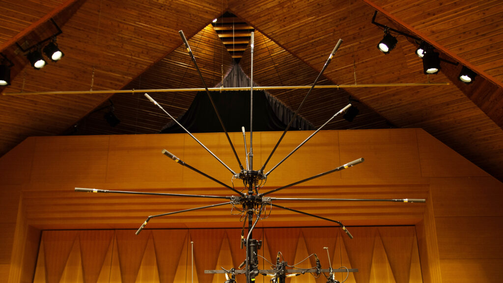 ヘプタ・ペンタゴンアレイのマイクにはNEUMANN KM 184 Dを使用。