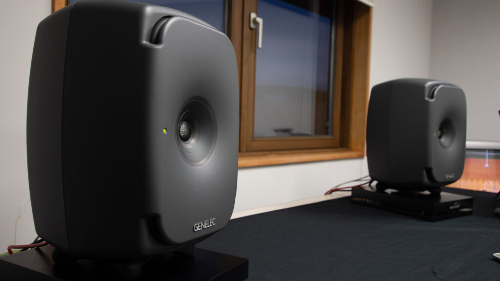 モニター・スピーカー Genlec 8341A