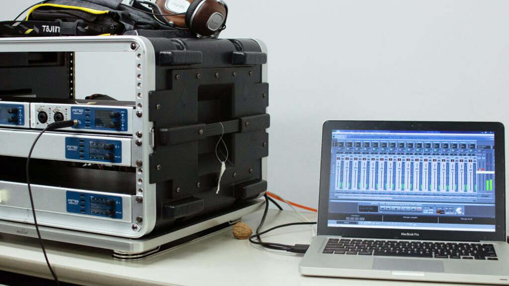 サブ・システムのMADIface XTから送出した信号をStudio Oneで同時録音