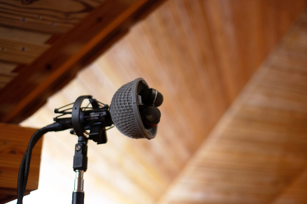 ハイトFront L&R / Rear L&Rチャンネル：Sanken CUW-180（ステレオペア） x 2