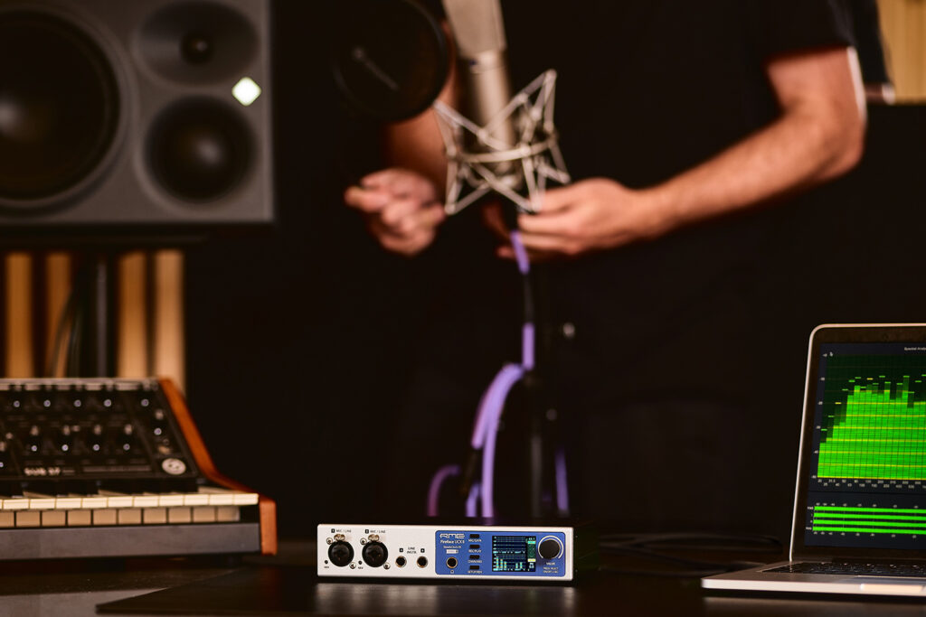 FPGA搭載、必要な機能をすべて集約したオールインワン・インターフェイス