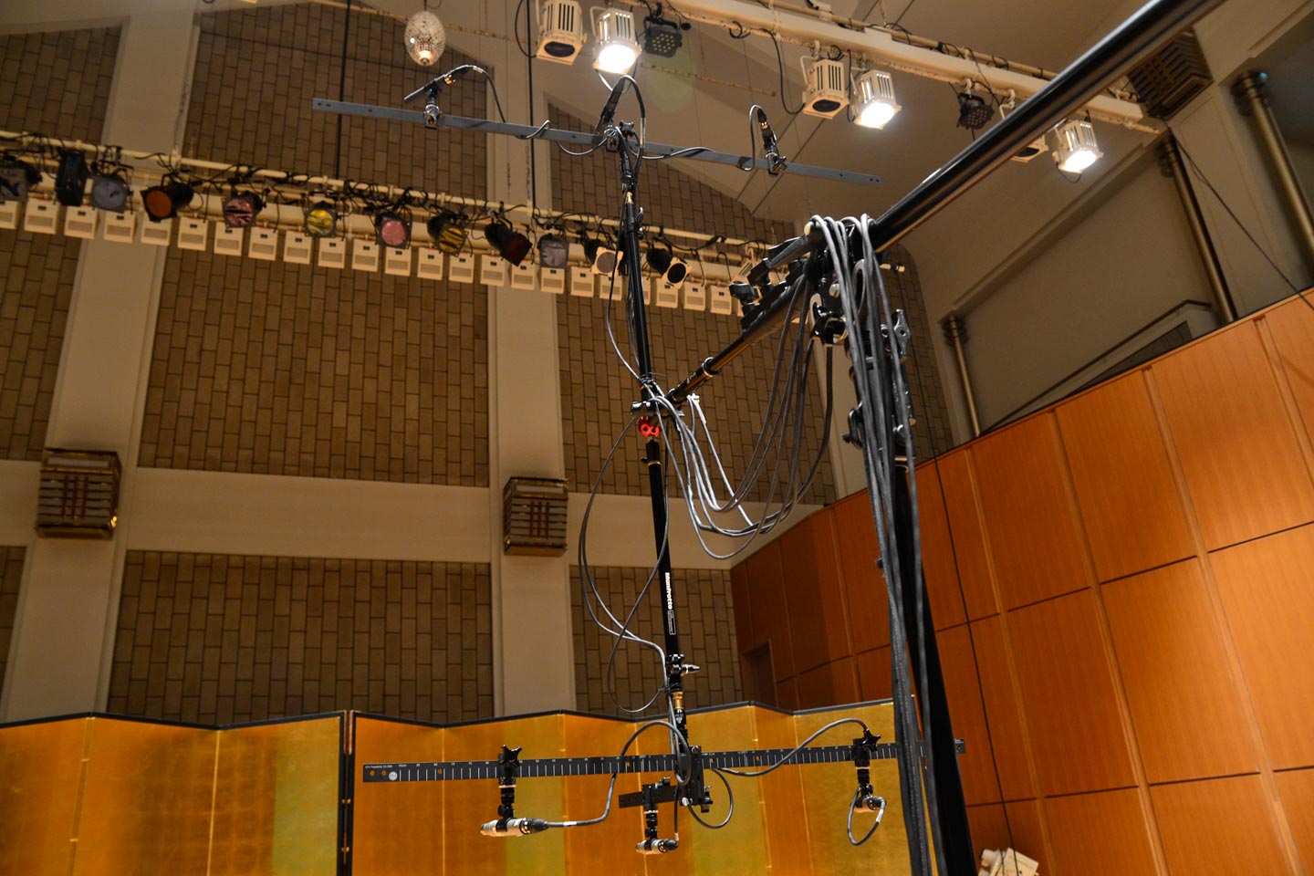 Top Main:KM 183 D(L, R)、KM 133 D(C)
Mid Main:KM 133 D ×3