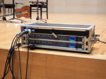 ステージ上、楽器のすぐ近くに設置されていたRMEのヘッドアンプOctaMic XTCは名古屋芸術大学が所有する機材
