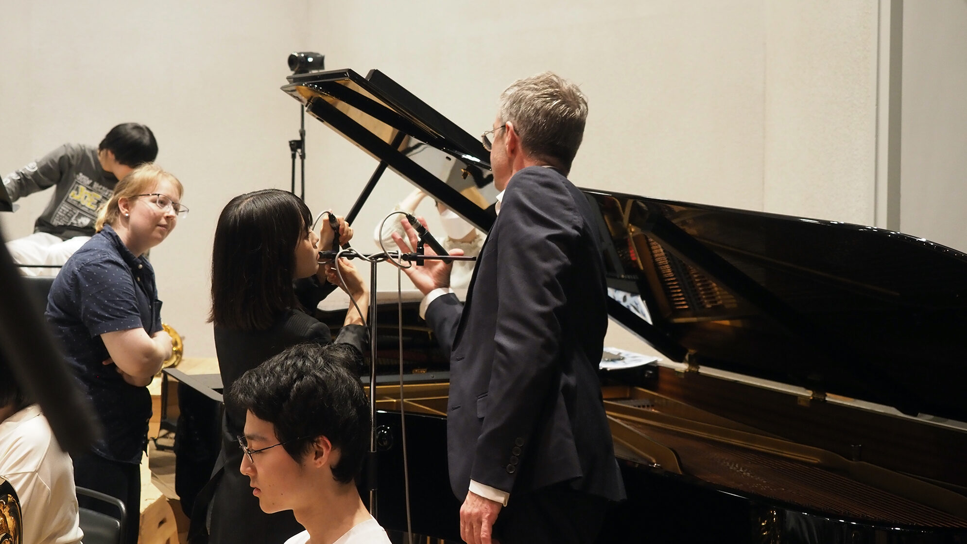 マイクセッティング実習の様子