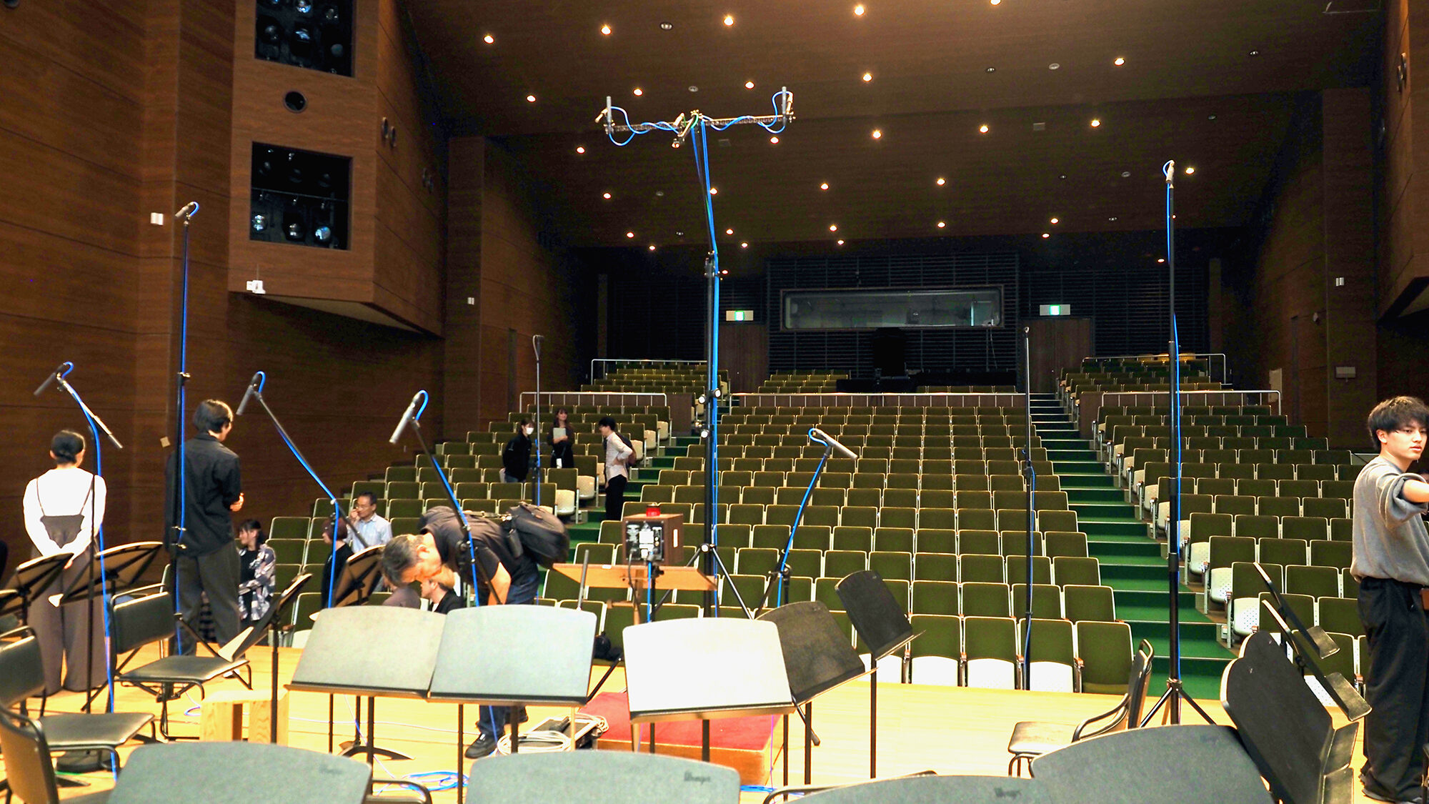 センターのマイクアレイ