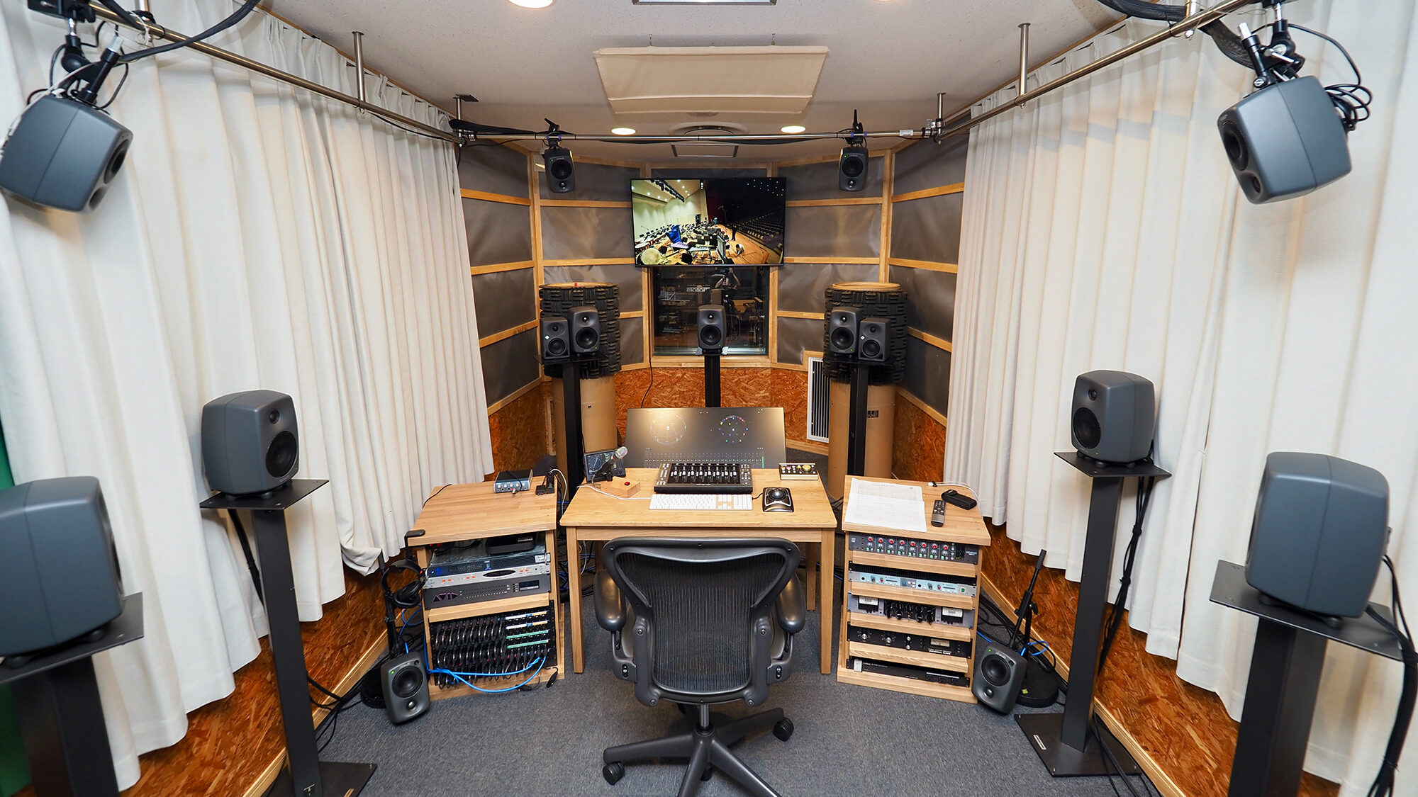 CR2では360 Reality Audio 7.0.4 ch + 2B でモニター可能