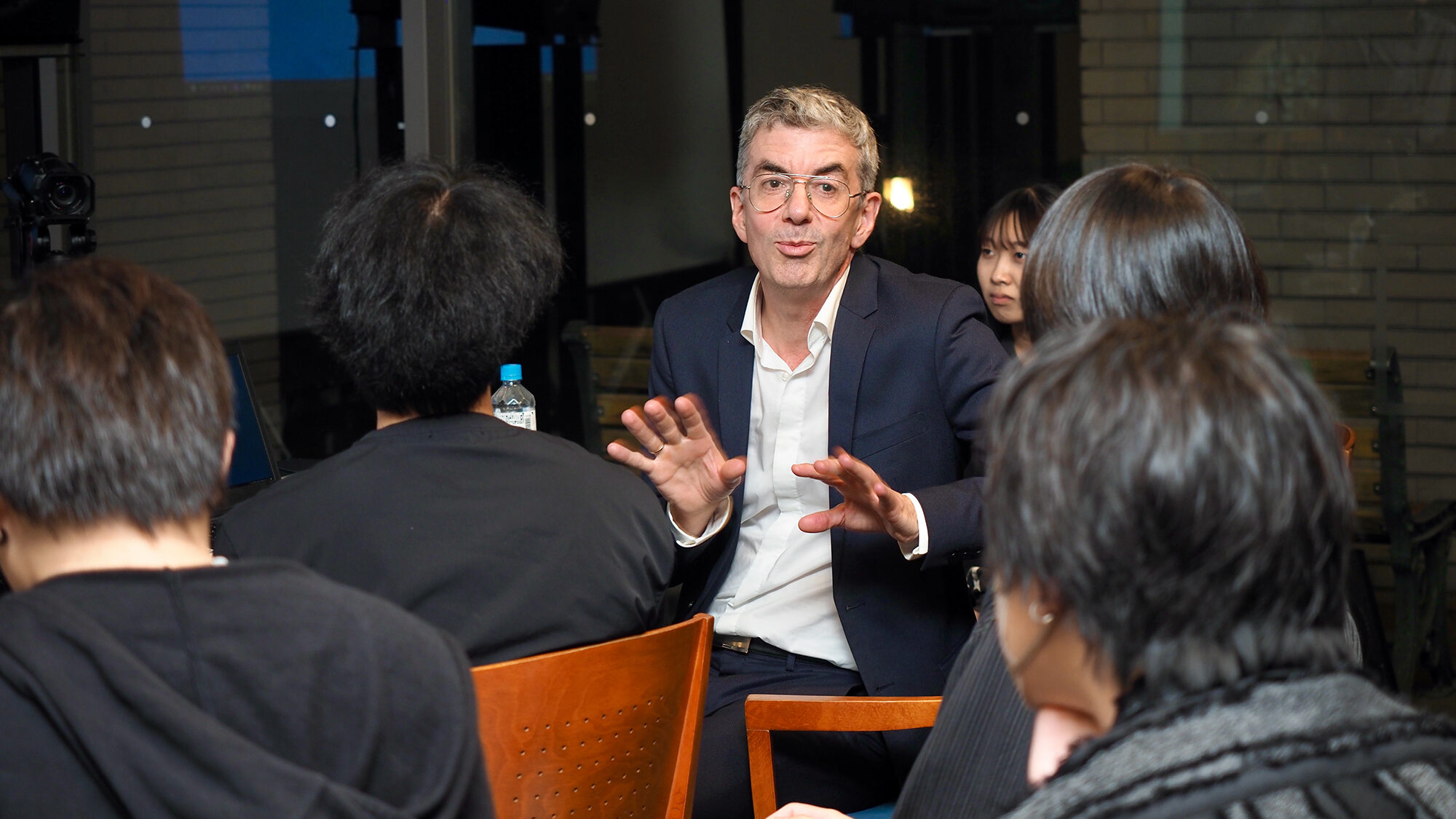 講義をするサウンドマイスターのフローリアン・B・シュミット氏