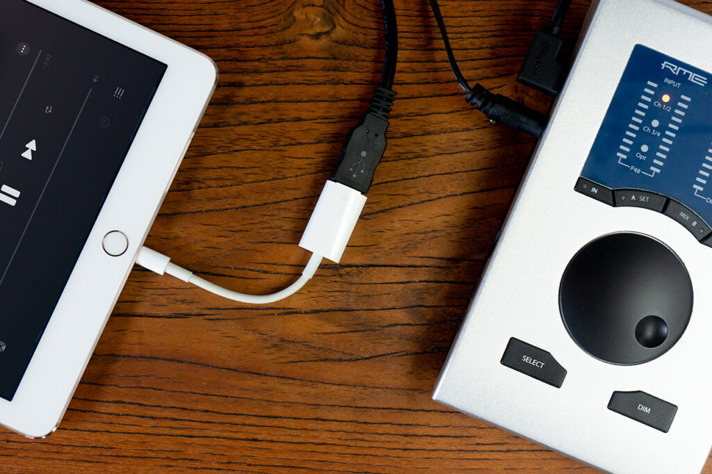 RMEオーディオ・インターフェイスとiOSデバイスをUSBケーブルで接続